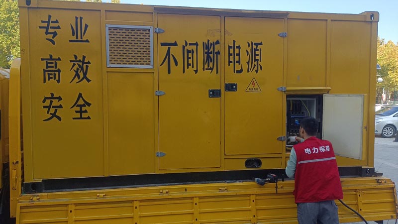 延川柴油发电机组和UPS电源配合使用时，如何避免切换过程中的电力中断？